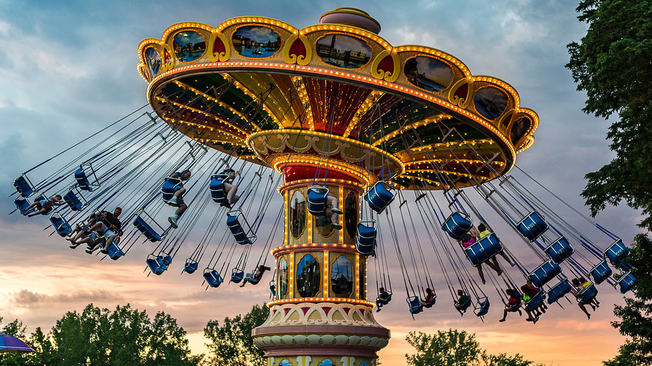 Flying swing. Аттракционы в 19 веке. Летающий парк. Amusement Park Rotary Swing. Swing Ride.