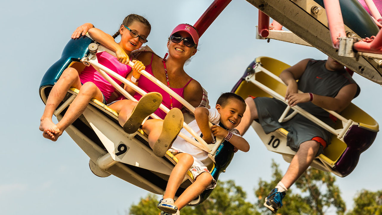 Guests riding the Paratrooper