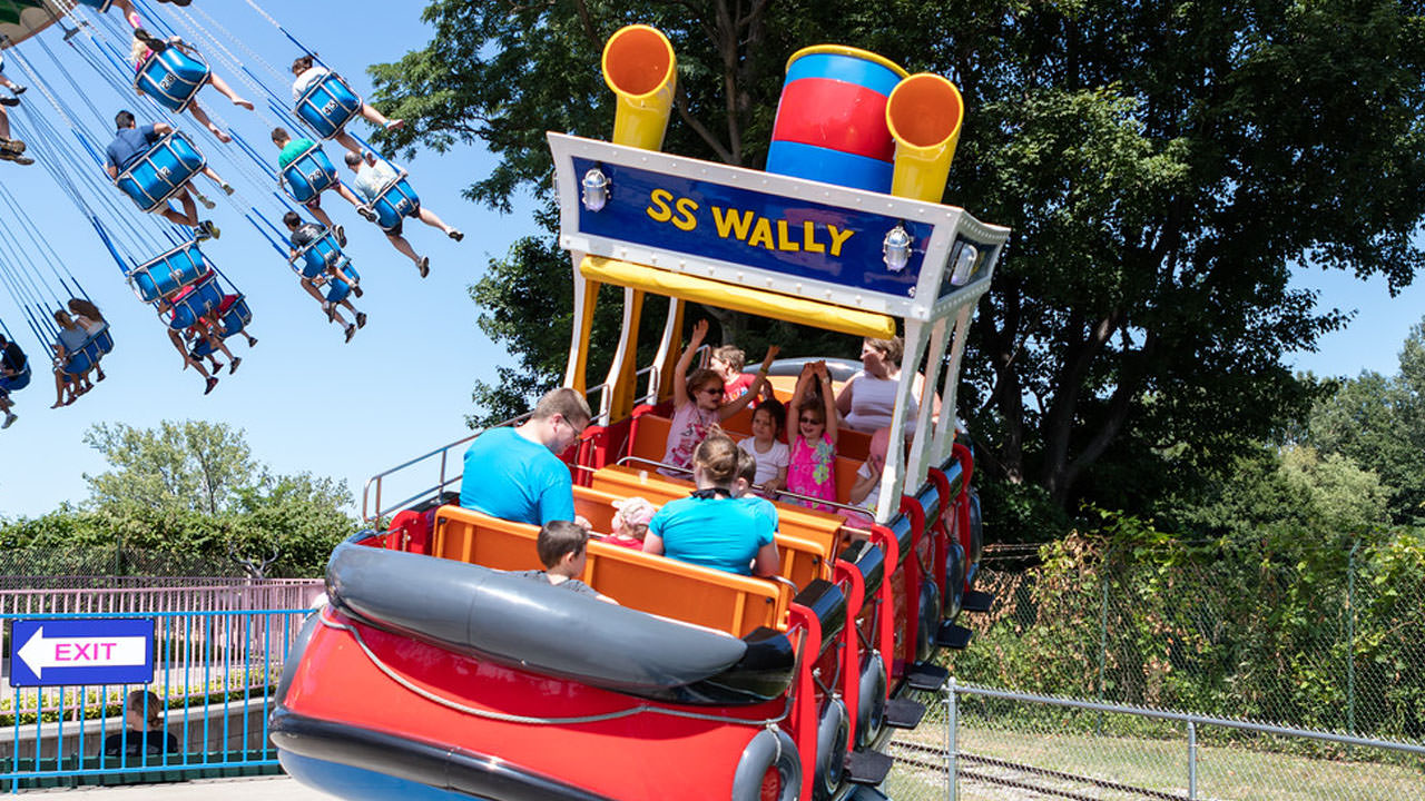 Guests riding the SS Wally