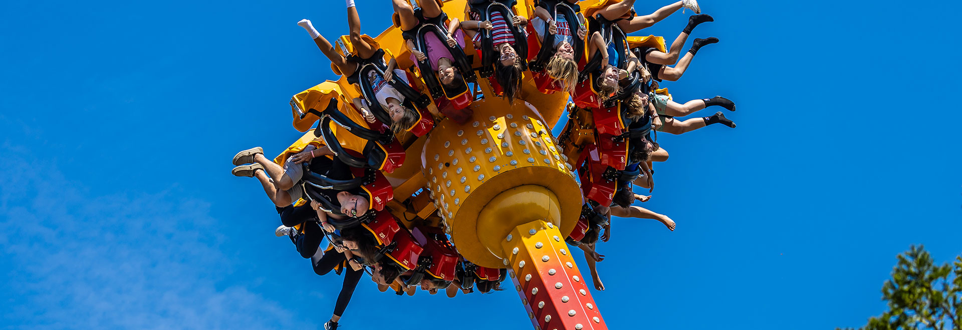 Guest riding Chaos during daytime.