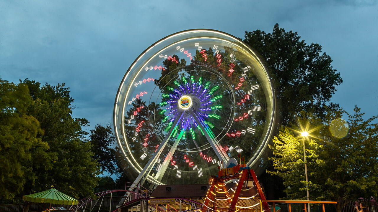 Waldameer's Ferris Wheel ride at night.